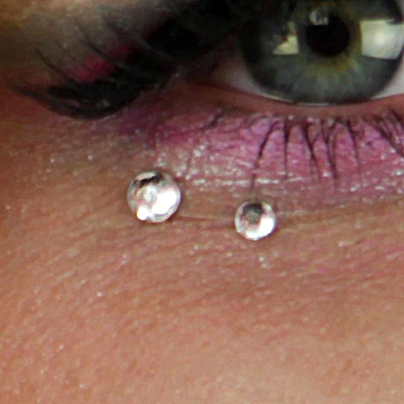 Face Jewels - Rhinestones diamonds for the face - | Fashiongirl