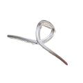 La pince à cheveux métallique SOHO Iva - Argent de SOHO présente un design métallique en ruban ouvert, une charnière à ressort et une prise dentelée, idéale pour les fans de pinces à cheveux métalliques qui souhaitent un chignon désordonné bien maintenu ou une coiffure élégante.