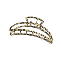 La barrette métallique SOHO Leopard, avec sa structure ouverte et son motif léopard audacieux doré et noir, est un accessoire chic qui ajoute une touche stylée à n'importe quel look.