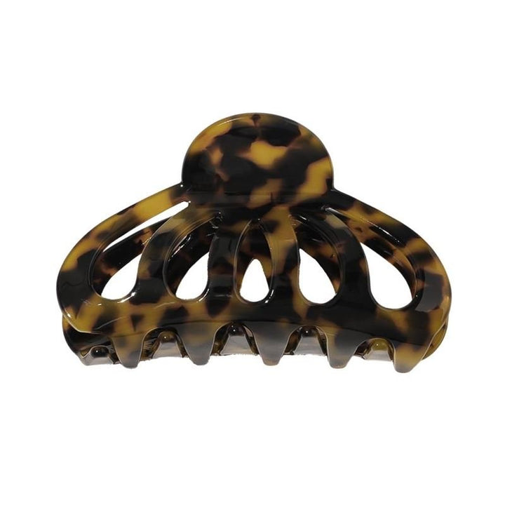 The SOHO Olivia Hair Claw - Dark Tortoise by SOHO features a tortoiseshell pattern, curved prongs, and a rounded top for secure hair hold.