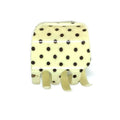 La pince à cheveux SOHO Polkadot Hair Claw - Vanilla de SOHO, avec une base crème à pois noirs et quatre larges dents, est présentée sur un fond blanc.