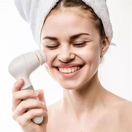 Brosse électrique 4 en 1 UNIQ pour le visage / Brosse nettoyante pour le visage et le corps - | Fashiongirl